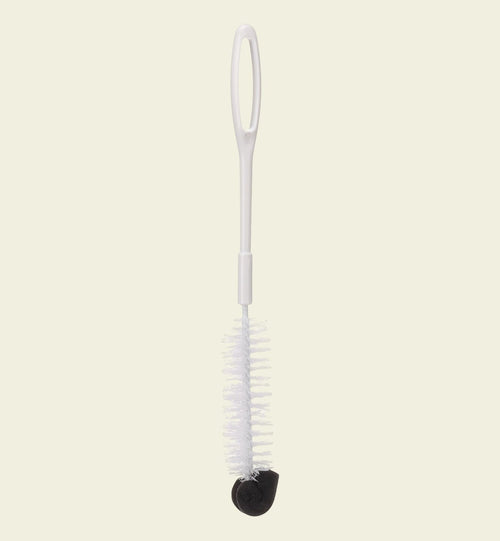 Brosse de nettoyage Animozen Tako blanche et noire, fine et allongée, avec embout éponge, pour abreuvoirs et fontaines.