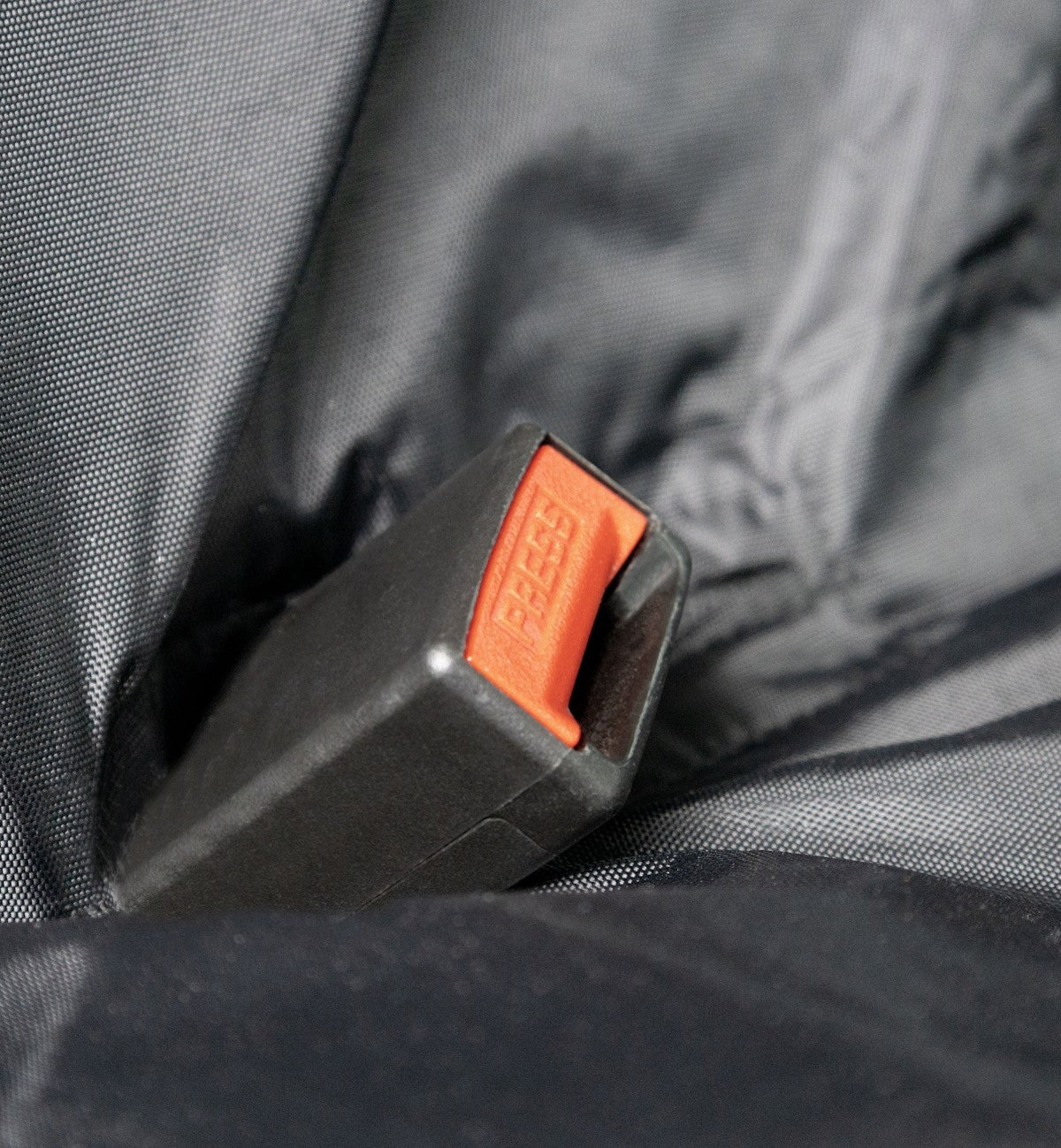 Animozen couverture de protection de banquette de voiture pour chien en polyester noir avec boucle de ceinture de sécurité orange.