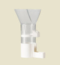 Distributeur automatique de nourriture pour oiseaux Animozen en plastique transparent et blanc, avec réservoir et mangeoire intégrés.