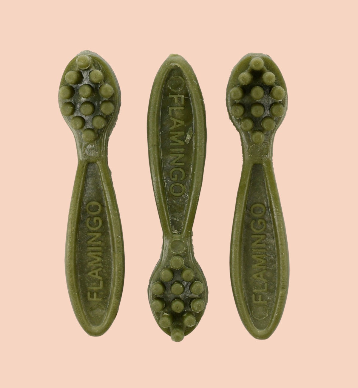Animozen Friandise veggie brosse à dent à la pomme pour chien, 3 pièces vertes en forme de brosse à dents.