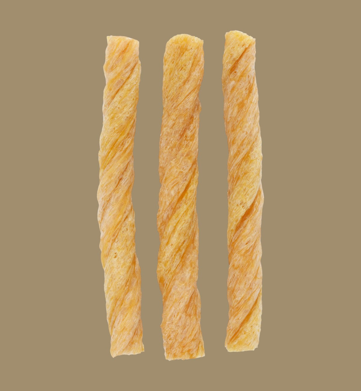 Animozen Friandise petits blocs poulet et cabillaud pour chien, friandises torsadées couleur beige clair.