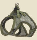 Harnais pour chat Animozen vert kaki en nylon et mesh respirant, avec bandes réfléchissantes et fermeture à clic.