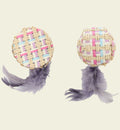 Jouet pour chat Animozen Texa Balle & Disque en textile tressé pourpre, bleu, beige, rose avec plumes et grelot.