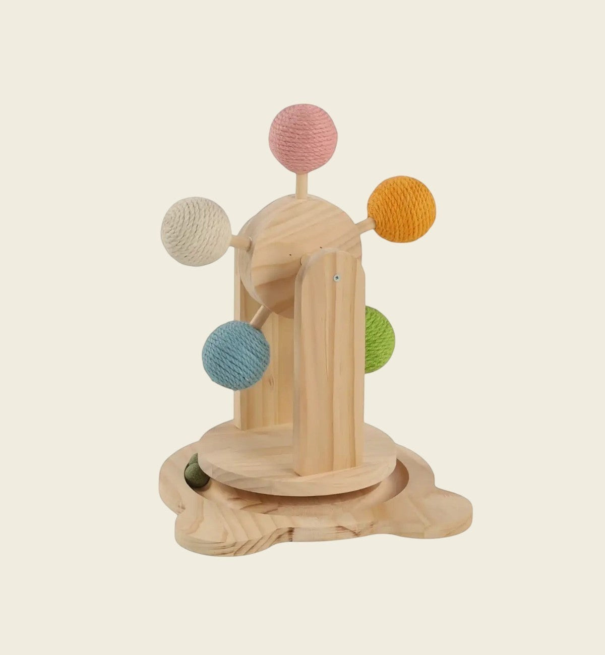 Jouet à griffer Animozen Chip en bois naturel avec circuit à balles colorées en sisal et menthe à chat pour stimulation.