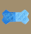 Jouet Animozen en forme d'os bleu en caoutchouc thermoplastique, remplissable et rafraîchissant pour chiens.