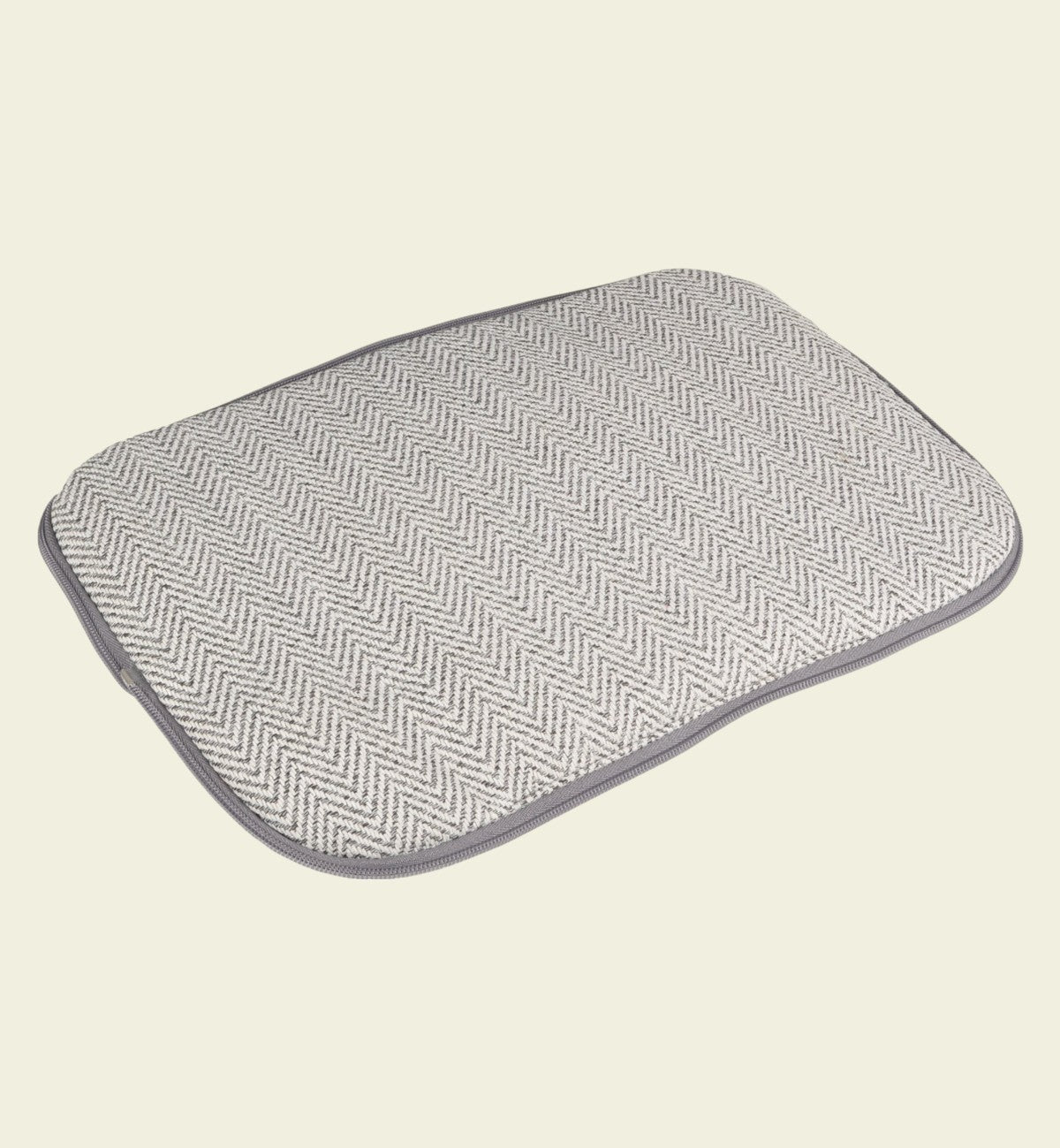 Animozen Sac de Transport pour Chien Esmee gris en textile avec motif chevrons et fermeture éclair sur le dessus.
