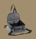Animozen siège auto pour chien gris en polyester, pliable, avec sangle de sécurité et fond amovible.